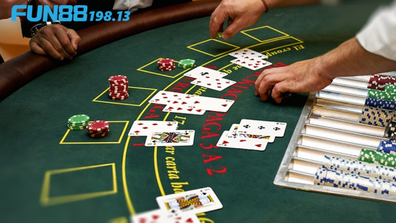 Tiến hành chơi game Poker Fun88 